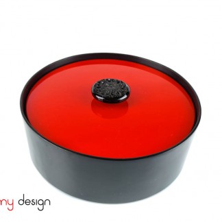 Black round box with pattern horn knob